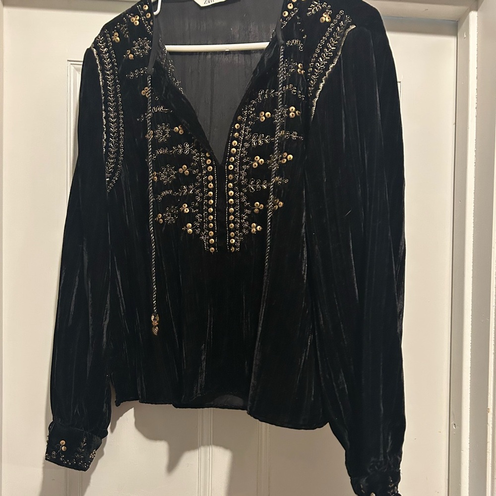 ZARA Black Velvet Embroidered Blouse, embellished , size Medium Waist